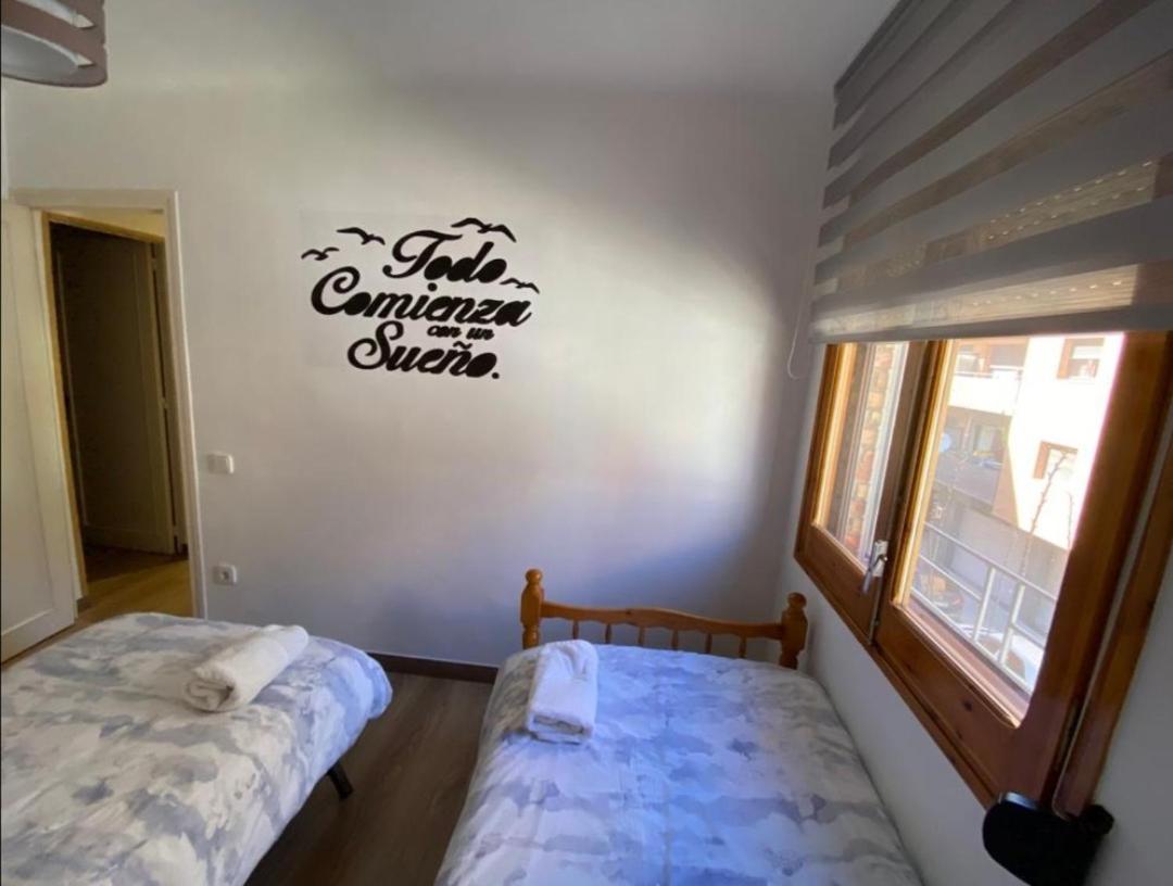 Sant Jordi 2 Apartment Tremp Luaran gambar